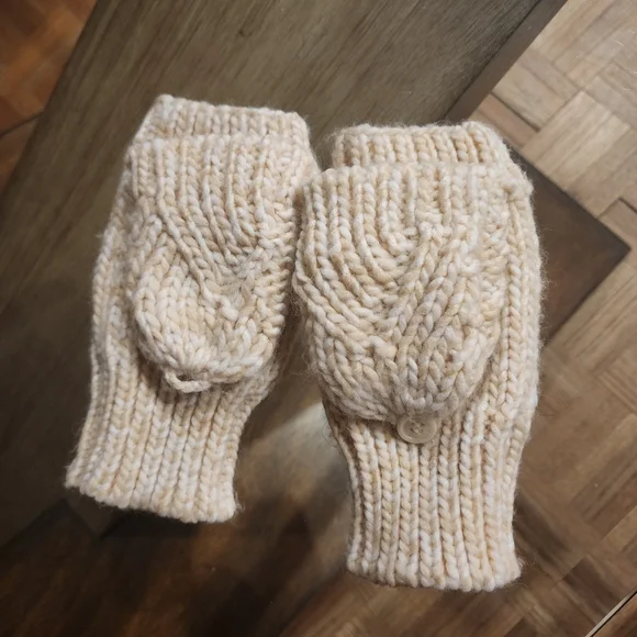 Torrid Cream Knit Gloves, Scarf, Hat Set - Picture 4 of 13